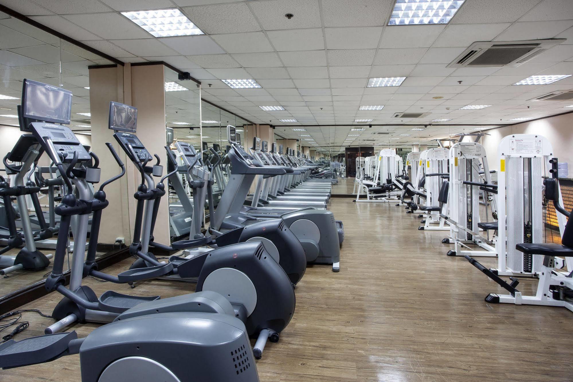 塞达阿亚拉中心宿务多功能酒店 外观 照片 A gym in a hotel